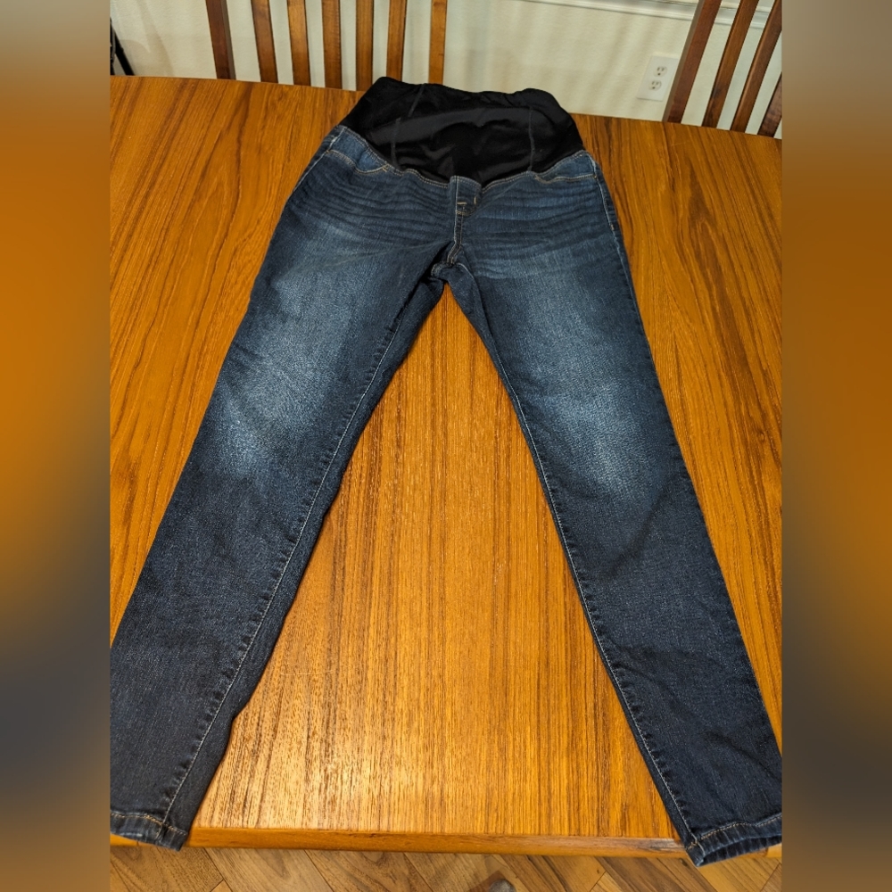 Ingrid and Isabel maternity jeans size 6/28r
